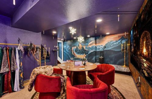 Lamar Heights Area House | Game Rooms, Hot Tub & Fire Pit