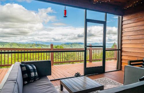 Murphy House | Game Rooms + Views: Spacious Mtn Cabin in Murphy!