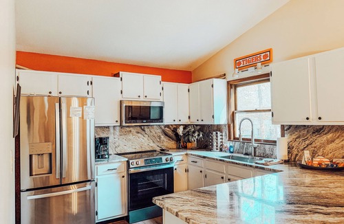 Clemson House | Gameday Getaway! - Less than 2 miles from Death Valley!