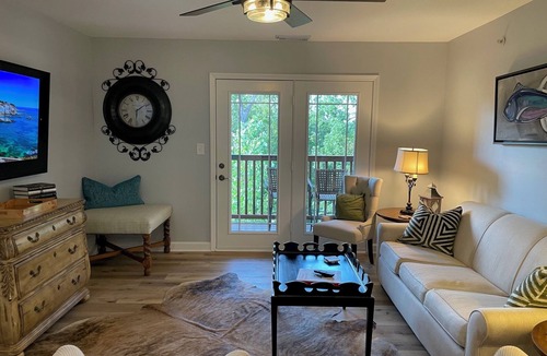 Keowee Condo | GAMEDAY GETAWAY! Marvelous 4-bedroom condo in Seneca with AC, fitness room, WiFi