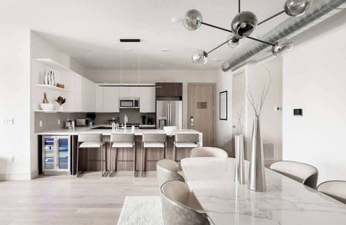 Jefferson Park Condo | Gameday Oasis | Private Balcony | Jefferson Park