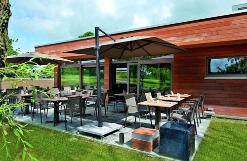 Poitiers Hotel | Gaming Vibe Studio in Poitiers | Free On-Site Parking & Pool Access
