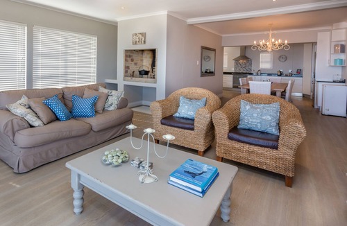 Gansbaai House | Gansbaai Seafront Holiday House: Ons C-Huis