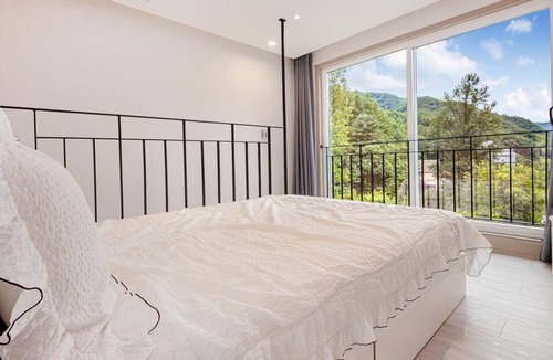 Oeseo House | Gapyeong Gamseong216 Poolvilla Pension