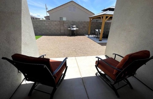 Kingman House | Garage access!