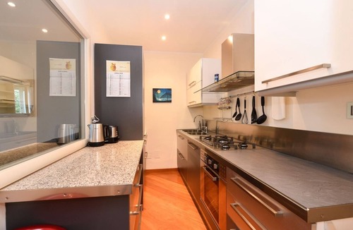 Sirmione Apartment | Garda Amore: Deluxe Two-Bedroom Suite with Lake & City View in Sirmione Old Town