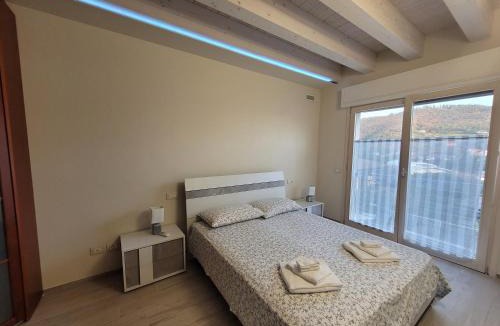Garda Apartment | Garda view - Nuovo appartamento con solarium vista lago