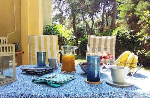 Vouliagmeni Apartment | Garden apartment with BBQ in the Athenian Riviera. Cosy and peaceful!