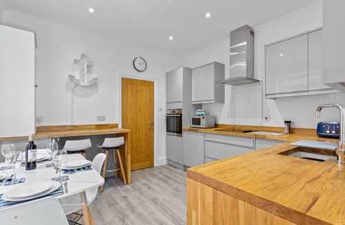 Hythe Apartment | Garden apartment with parking seconds from beach!