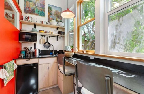 Miller Park Apartment | Garden Artist Loft Studio