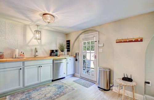 Lusby House | Garden Cottage · Garden Cottage - Fire Pit and Grill near Beaches