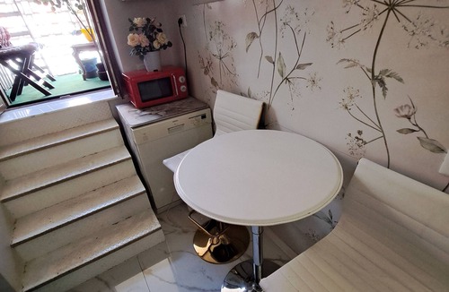 Villa San Giovanni House | GARDEN cozy family room with children's games in the garden