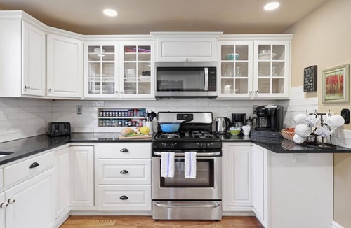 Old North End House | Garden Home and Hot Tub - Monthly Rental