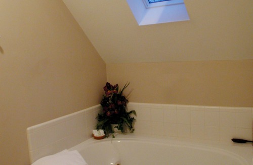 Monterey Bed & Breakfast | Garden Inn Bed & Breakfast at Bee Rock