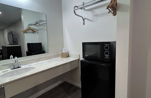 Metter Hotel | Garden Inn & Suites