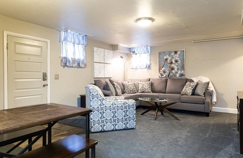 Old Town West Apartment | Garden Level Apt Mtn Ave - 8 min walk to Old Town!
