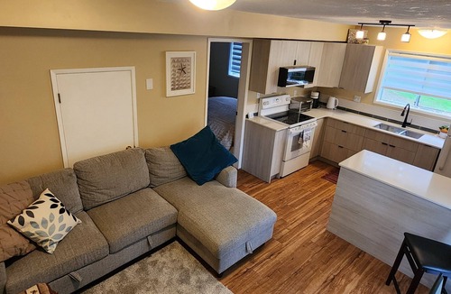 Shawnigan Lake House | Garden level basement suite close to Shawnigan Lake B.C.