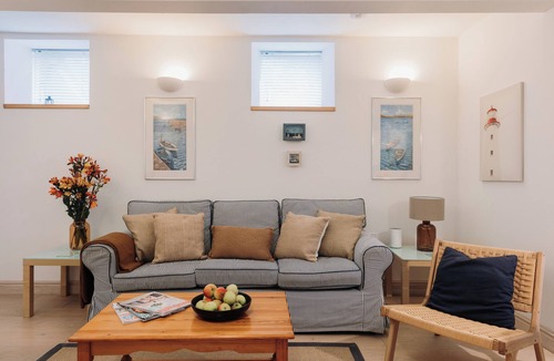 Niton Cabin | Garden Lodge by the Sea · Private Courtyard · 2 Ensuite Bedrooms