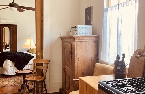Faubourg Marigny Cottage | Garden Marigny Cottage Studio. Come to the cottage! Walk Everywhere!