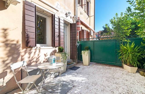 Historic Centre Apartment | Garden Mini Flat Specola