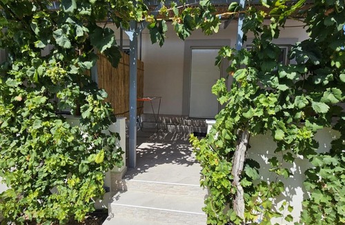 Salamis House | Garden Room with Private Patio Salamis