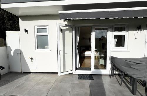 Henbury Apartment | Garden Studio