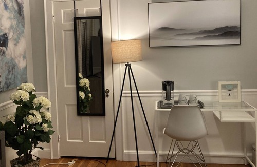 Framingham House | Garden View Private Bedroom w/ 4K 55”TV, Fireplace & Desk