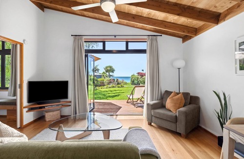 Parapara Villa | Garden Villa with Seaview - Adrift in Golden Bay (adults only)