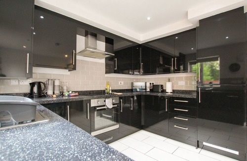 Chester House | Garden Village - a house that sleeps 5 guests in 3 bedrooms