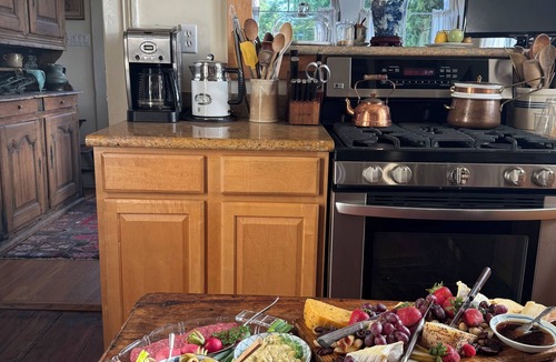 Esplanade Ridge Cottage | Garden, walkable, stylish, dog friendly, off-street parking, near French Quarter