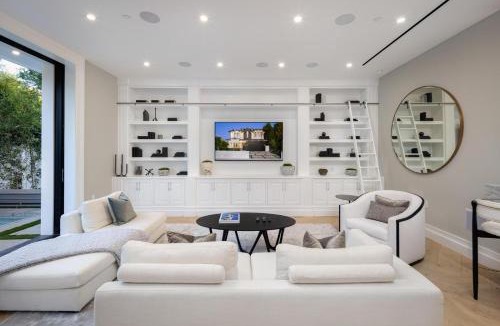 Melrose Villa | Gardner Modern