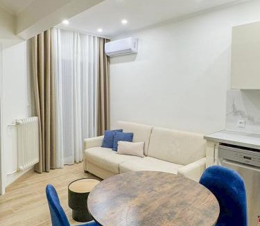 Liberation Apartment | Gare Du Sud - Wifi, AC, balcon