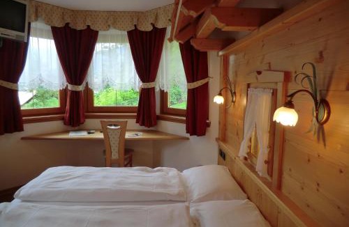 Bocenago Hotel | Garnì Costa Verde
