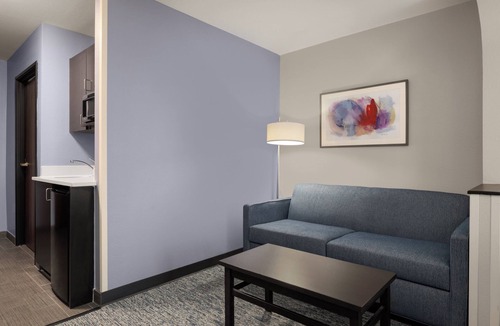 Topeka Hotel | Garner Hotel Topeka West by IHG