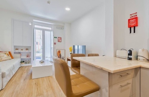 Setubal Apartment | Garrett Terrace