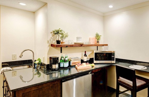 Dover Hotel | Garrison Hotel & Suites Dover-Portsmouth, an Ascend Collection Hotel