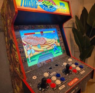Haina Apartment | Gartenwohnung-Terrasse-3 Schlafzimmer-85ZollTV-Arcade