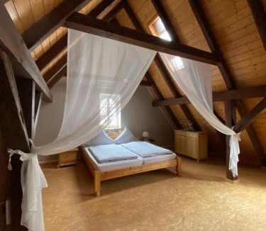 Adelshofen House | Gasthaus Holdermühle