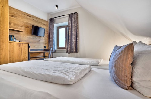 Attenkirchen Hotel | Gasthaus Ostermeier