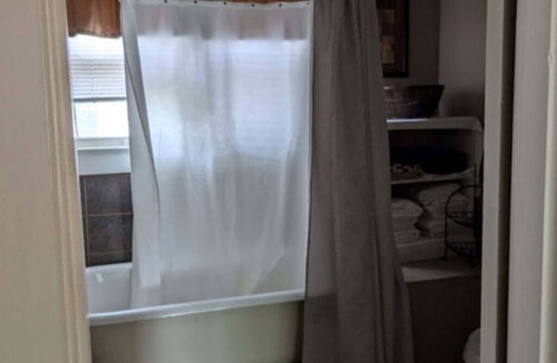Lancaster House | Gate House (2 Doubles + 1 Single - 2nd Floor)