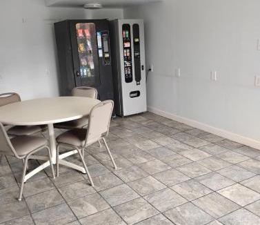 Baton Rouge Apartment | Gated 1 King Apt with Full Kitchen 139