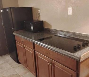 Baton Rouge Apartment | Gated 2 Double Bed Studio with Full Kitchen 112