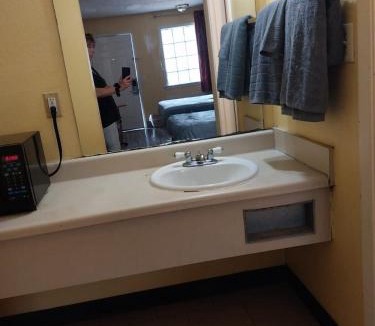 Jackson Apartment | Gated 2 Double Beds Hotel Room 222