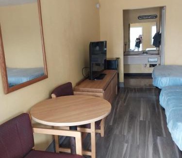 Jackson Apartment | Gated 2 Double Beds Hotel Room 122