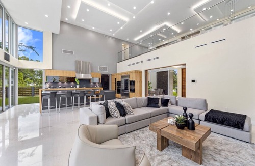 Southwest Ranches Villa | Gated 9BR Estate for 20 w/Private Pool, Jacuzzi, Theater & Guest House! Pet-Friendly!