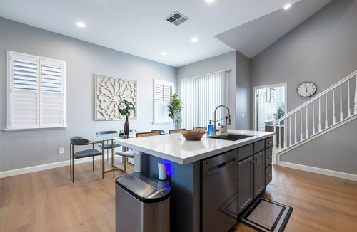 Clovis House | Gated Clovis retreat - 4 bedroom- Workspace, close to eats and shops