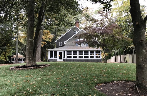 The Pines House | GATED LAKESIDE ESTATE DNTWN - HUGE POOL/YARD/POOL HOUSE - 2 BLKS @ OCEAN/BRDWLK!