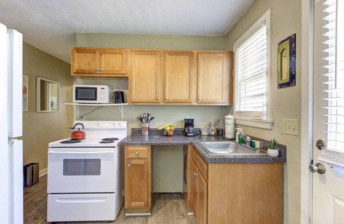 Midtown Apartment | Gated Memphis Stay | Steps from Overton & Dining