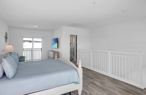 Marathon Apartment | Gated Oceanfront Heated Pool