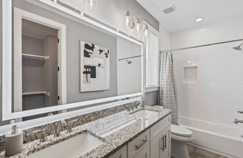Vollintine-Evergreen House | Gated Parking + Fire Pit | Near Zoo + Rhodes